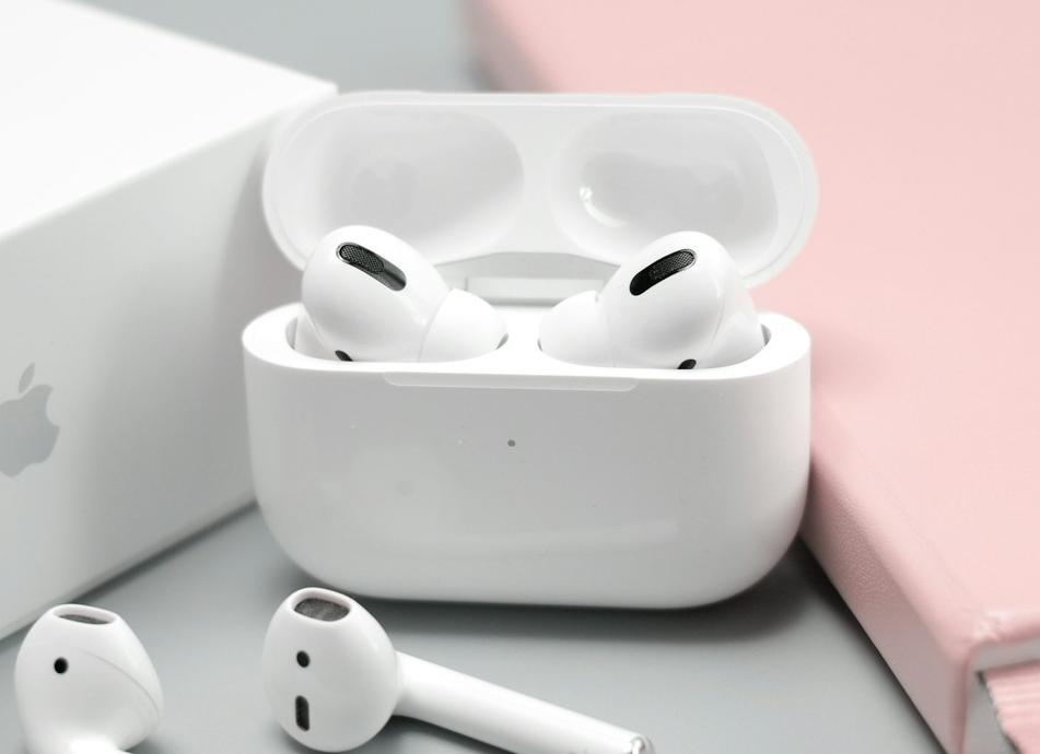Apple выпустит обновление для наушников с встроенным переводчиком